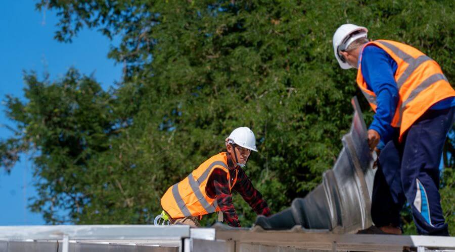 Professional gutter cleaning in Mondamin, IA